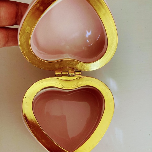 Jewelry Heart Shaped Cases - Picture 2 of 10